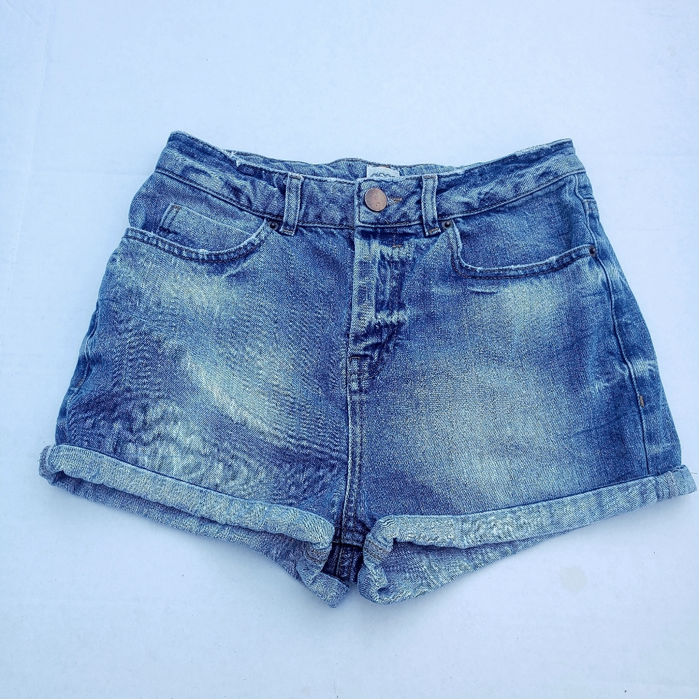 ASOS cuffed distressed ble denim jean Mom fit shorts size 6 U.S.